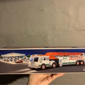 2000 Hess Truck